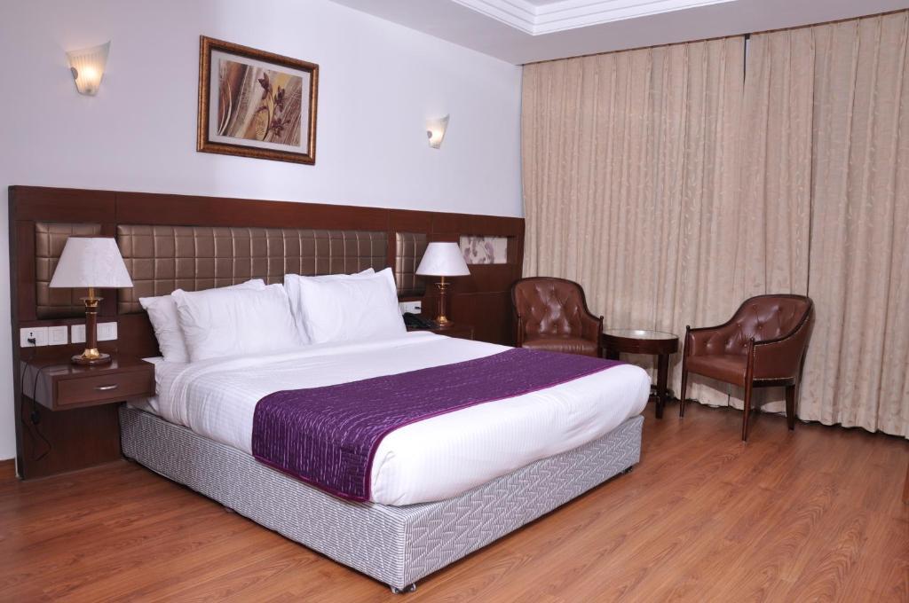 Lilywhite Hotel New Delhi Bagian luar foto